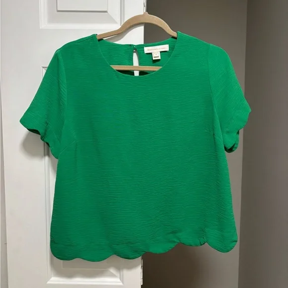 Short Sleeve Scalloped Hem Top Green - Picture 7 of 9